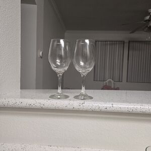 Elegant Clear Wine Glass Set